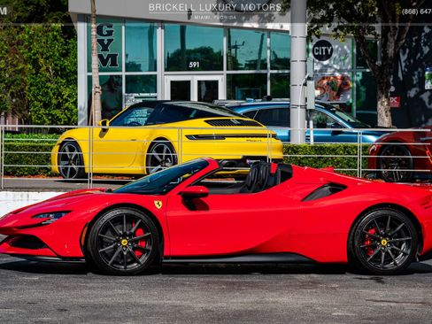 Used 2022 Ferrari SF90 Spider image 12