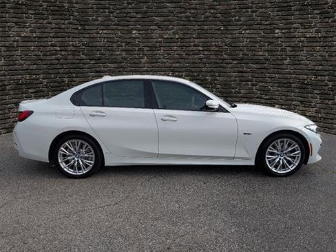 Used 2023 BMW 330e image 3
