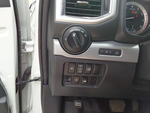 Used 2017 Nissan Titan PRO-4X w/ Pro-4x Convenience Package AWD/4WD image 23