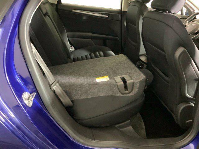 Used 2015 Ford Fusion SE FWD image 29