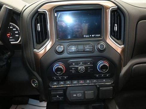Used 2021 Chevrolet Silverado 1500 High Country w/ Technology Package AWD/4WD image 10