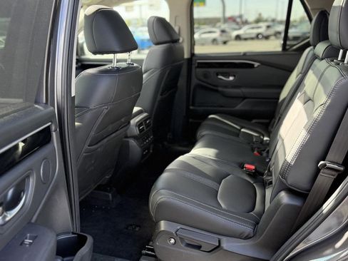 Certified 2025 Honda Pilot Touring image 30