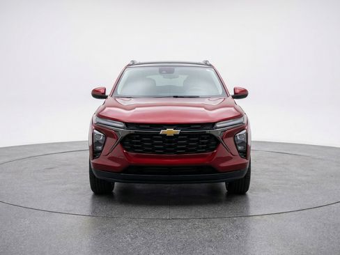 Used 2025 Chevrolet TrailBlazer LT image 2