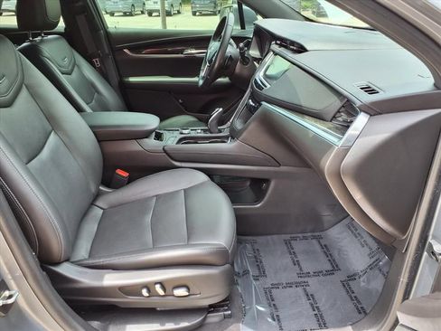 Used 2020 Cadillac XT5 Premium Luxury FWD image 9