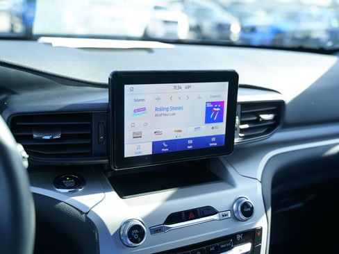 Used 2021 Ford Explorer XLT image 13