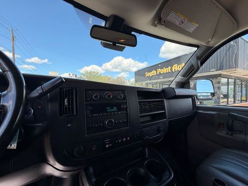 Used 2019 GMC Savana 3500 Extended w/ Driver Convenience Package RWD image 18