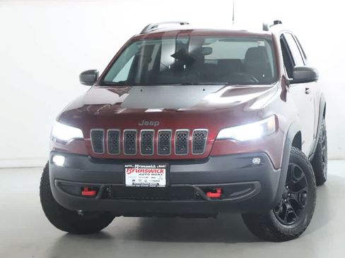 Used 2019 Jeep Cherokee Trailhawk w/ Cold Weather Group AWD/4WD image 3
