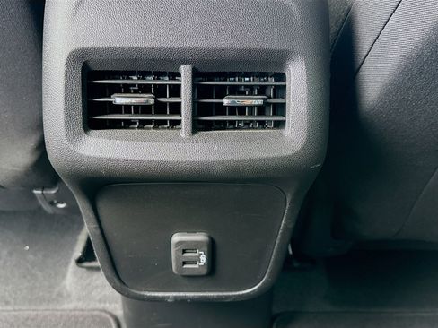 Used 2022 Chevrolet Equinox LS image 16