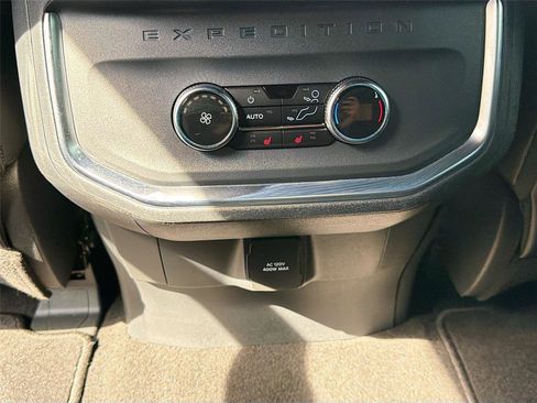 Used 2025 Ford Expedition Platinum w/ Stealth Appearance Package image 27