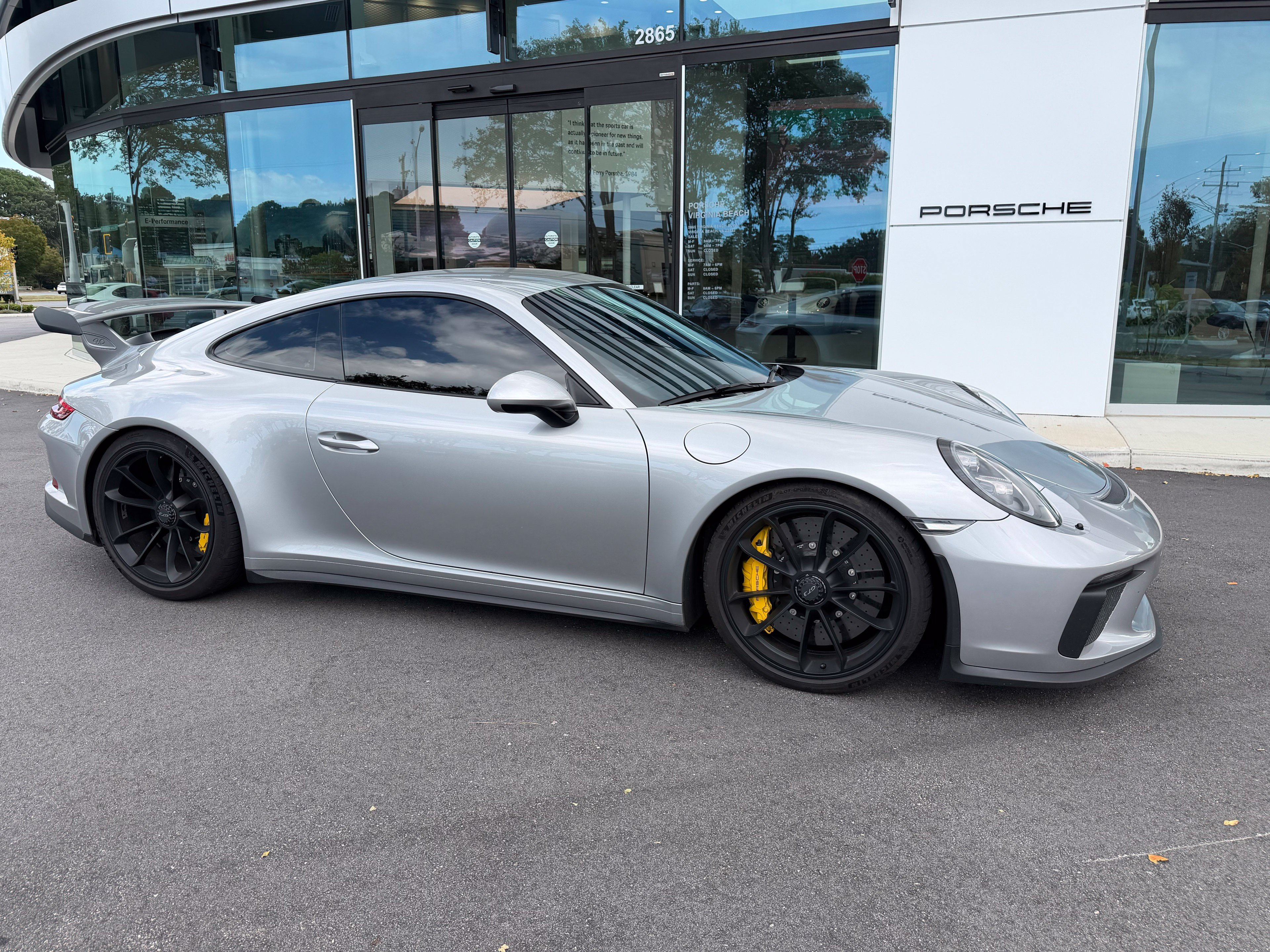 Used 2018 Porsche 911 GT3 RWD image 1
