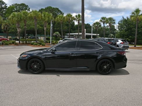 Used 2022 Toyota Camry XSE FWD image 5