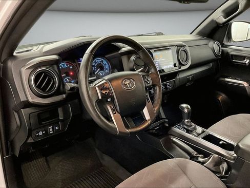 Used 2019 Toyota Tacoma TRD Off-Road AWD/4WD image 18