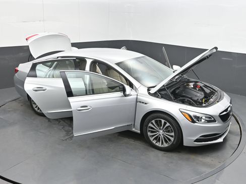 Used 2017 Buick LaCrosse Essence FWD image 39