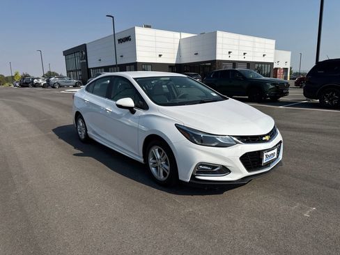Used 2018 Chevrolet Cruze LT FWD image 1