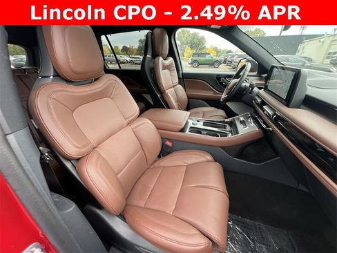 Certified 2025 Lincoln Aviator Reserve w/ Luxury Package image 33