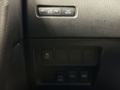 Used 2017 Nissan Rogue S AWD/4WD image 18