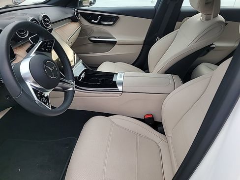 Used 2025 Mercedes-Benz C 300 Sedan image 4