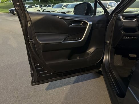 Used 2021 Toyota RAV4 XLE Premium image 11