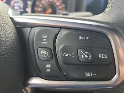 Used 2025 Jeep Wrangler Unlimited Sahara AWD/4WD image 23