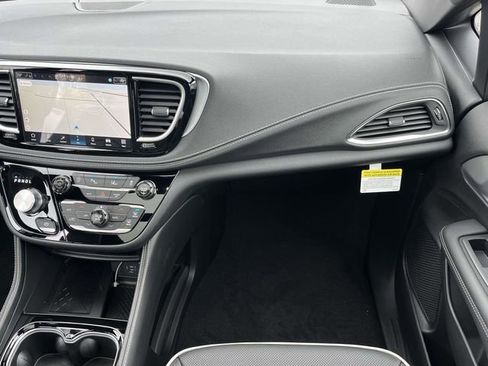 New 2026 Chrysler Pacifica Limited image 15