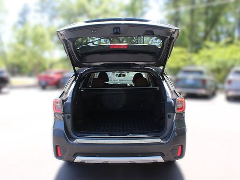 Used 2022 Subaru Outback Touring w/ Popular Package #2 image 8