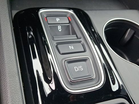 Used 2025 Honda Pilot Sport image 14