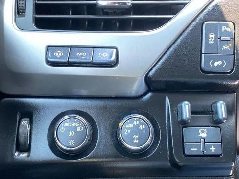 Used 2016 Chevrolet Suburban LTZ image 22