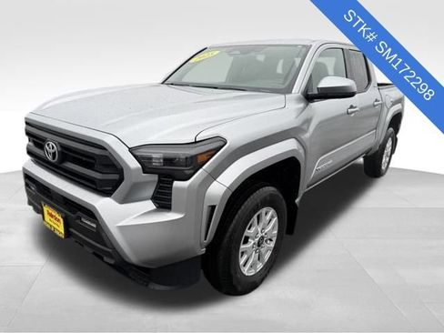 Used 2025 Toyota Tacoma SR5 image 3