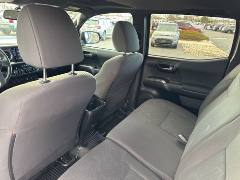 Used 2017 Toyota Tacoma TRD Off-Road image 18