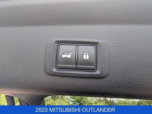 Used 2023 Mitsubishi Outlander SE AWD/4WD image 30