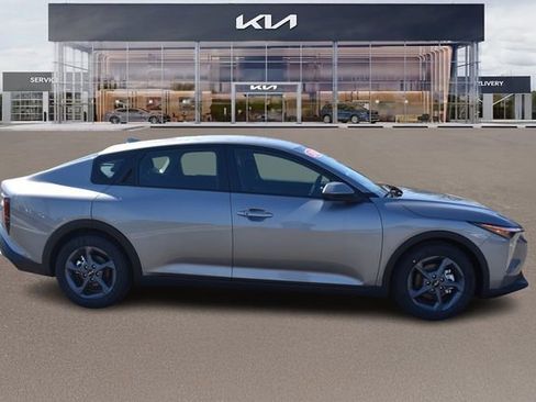 New 2026 Kia K4 LXS FWD image 2