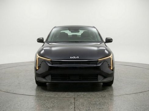Used 2025 Kia K4 LXS image 2
