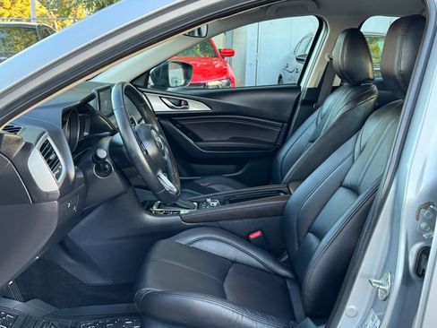 Used 2018 MAZDA MAZDA3 Touring FWD image 31