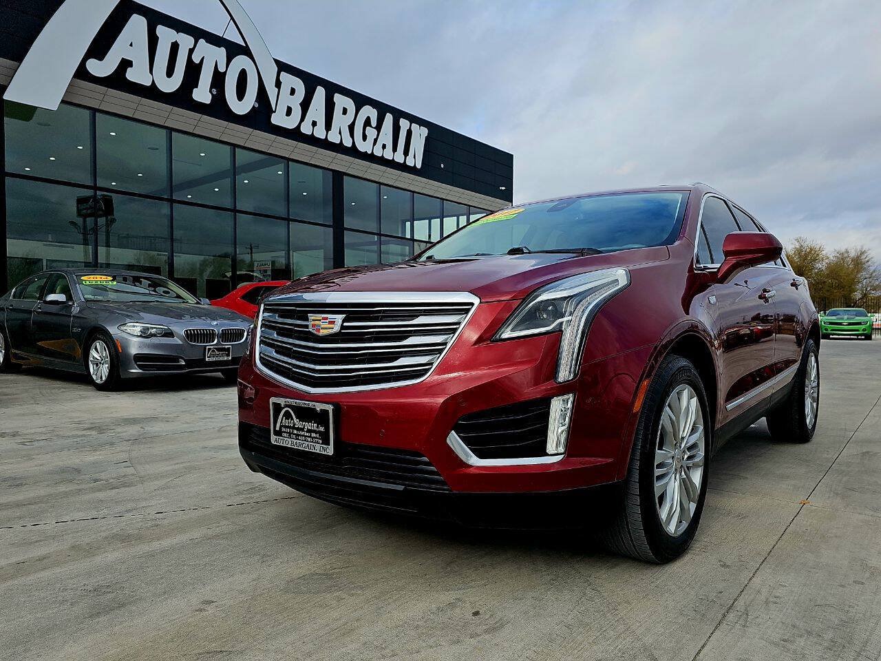 Used 2017 Cadillac XT5 Premium Luxury w/ Advanced Security Package FWD image 1