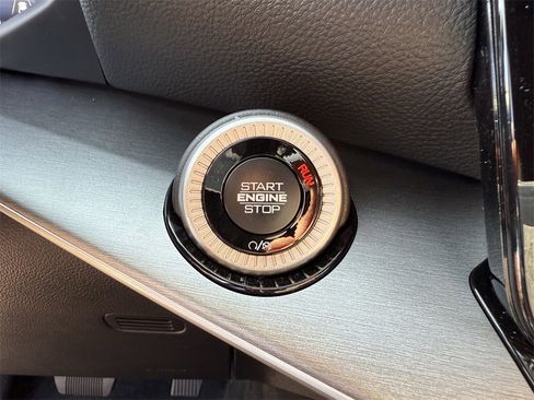 New 2025 Jeep Wagoneer L Series II w/ Convenience Group I image 16