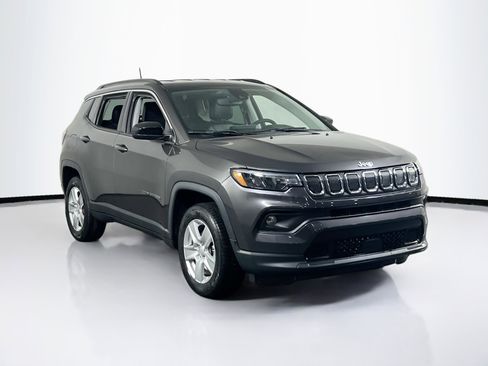 Used 2022 Jeep Compass Latitude image 3