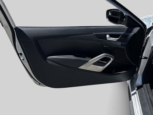 Used 2016 Hyundai Veloster Turbo FWD image 13