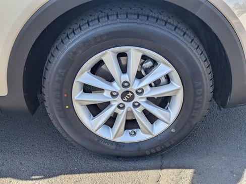 Used 2019 Kia Sorento LX V6 image 9