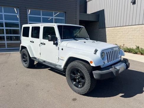 Used 2014 Jeep Wrangler Unlimited Sahara w/ Dual Top Group AWD/4WD image 3