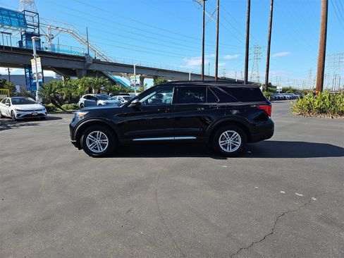 Used 2023 Ford Explorer XLT image 4
