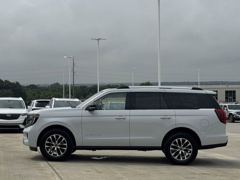 Used 2025 Ford Expedition Platinum AWD/4WD image 3