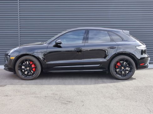 Certified 2024 Porsche Macan GTS image 2