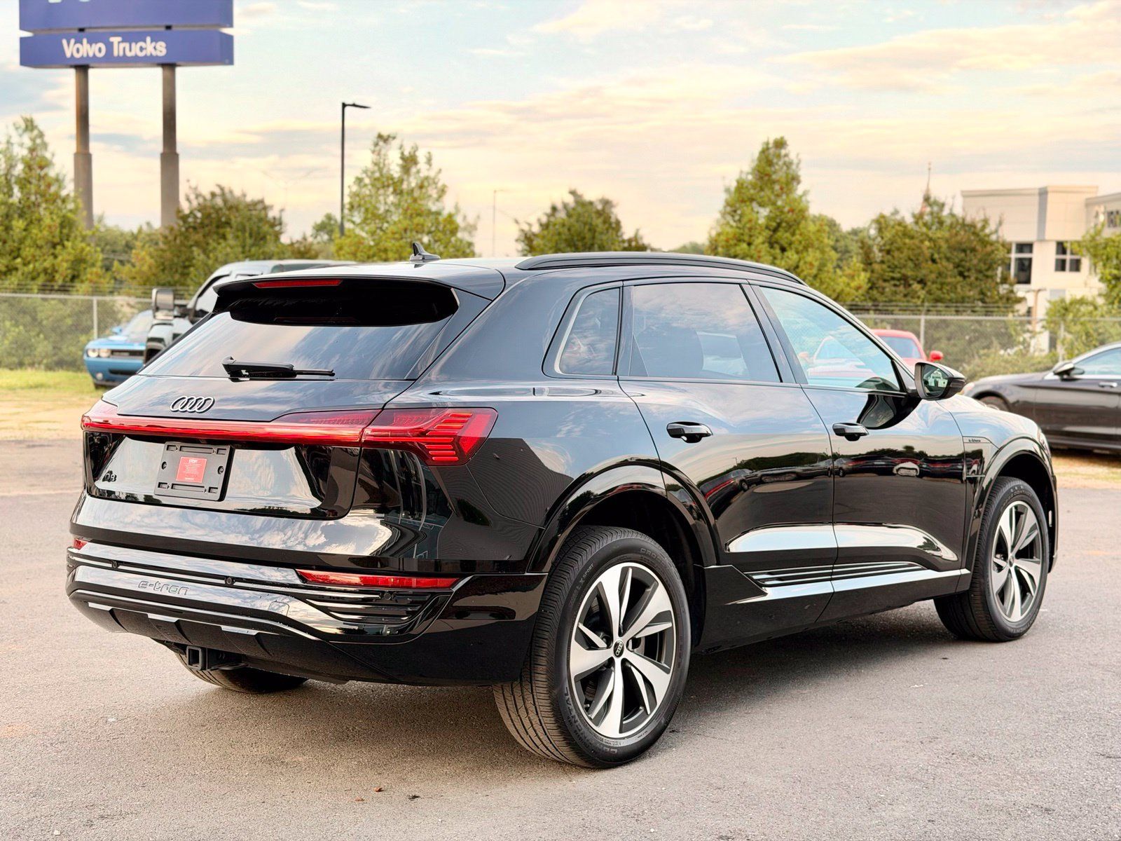 Used 2024 Audi Q8 e-tron Premium AWD/4WD image 9