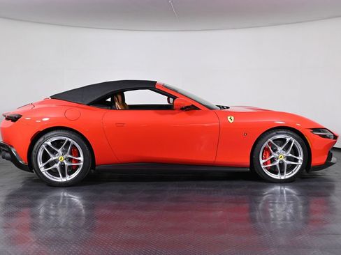 Used 2025 Ferrari Roma Spider RWD image 10