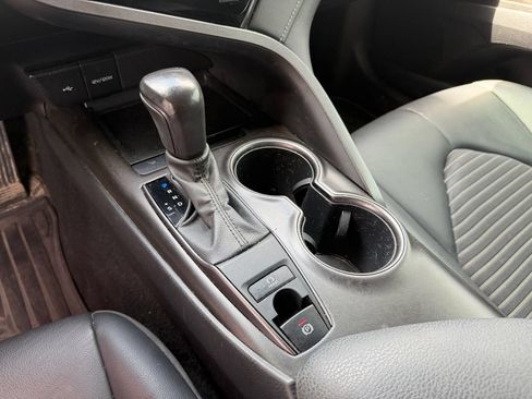 Used 2021 Toyota Camry SE AWD/4WD image 16