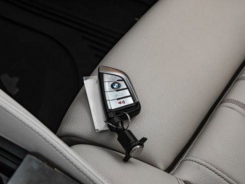 Used 2023 BMW M550i xDrive w/ Dynamic Handling Package AWD/4WD image 61