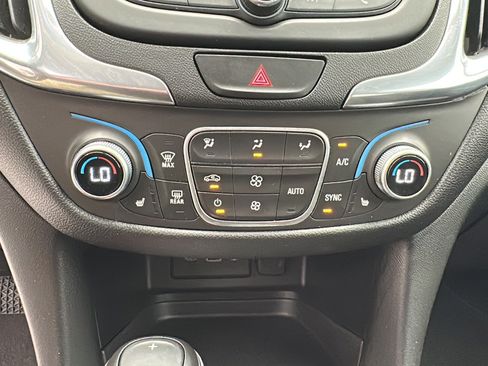 Used 2020 Chevrolet Equinox LT AWD/4WD image 19