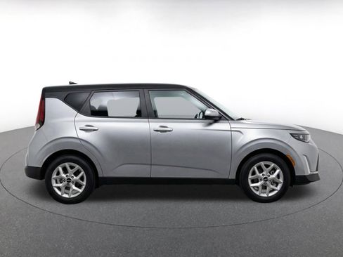 Used 2025 Kia Soul LX w/ LX Technology Package FWD image 7