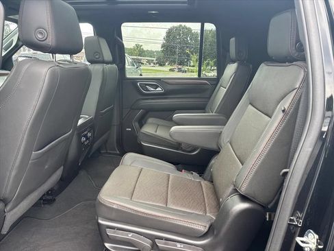 Used 2024 Chevrolet Suburban High Country AWD/4WD image 17