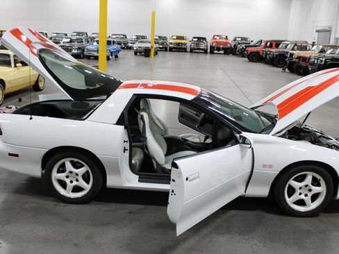 Used 1997 Chevrolet Camaro SS w/ SS Alteration Pkg RWD image 33